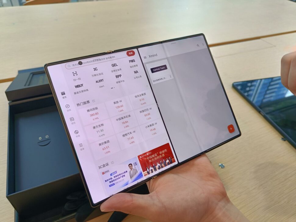 Huawei Mate XT Display 2