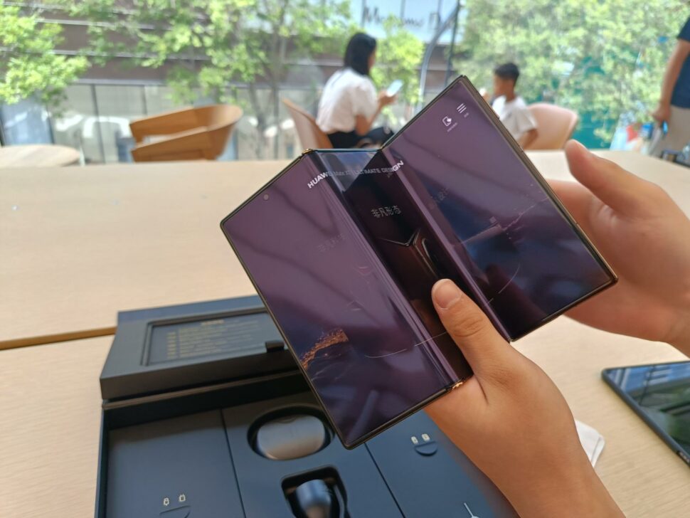 Huawei Mate XT Display 3