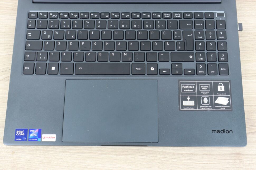 Medion S10 OLED Eingabegeraete Tastatur Touchpad 1