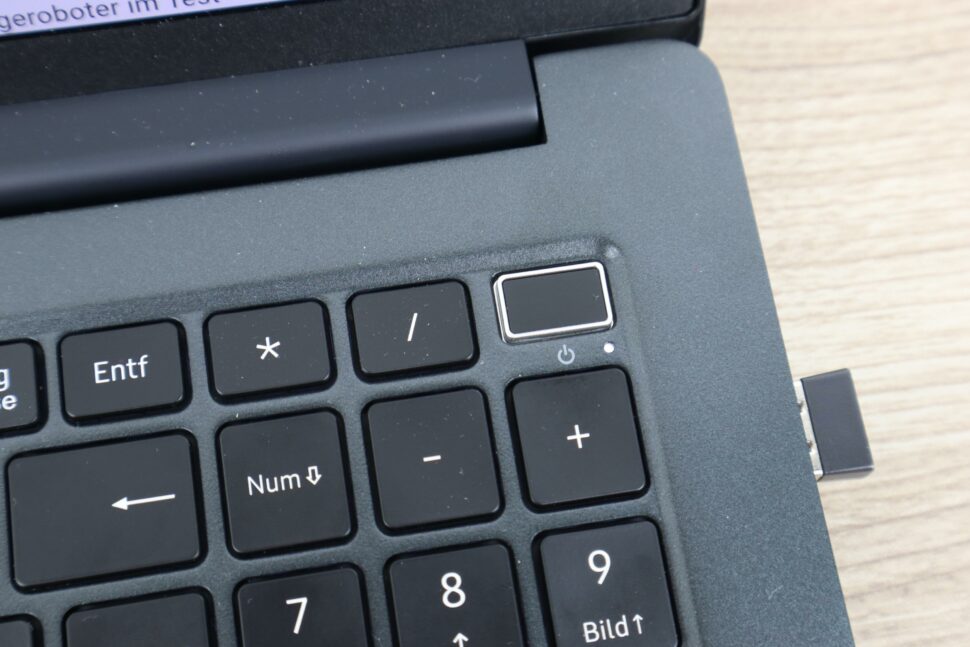 Medion S10 OLED Eingabegeraete Tastatur Touchpad 2