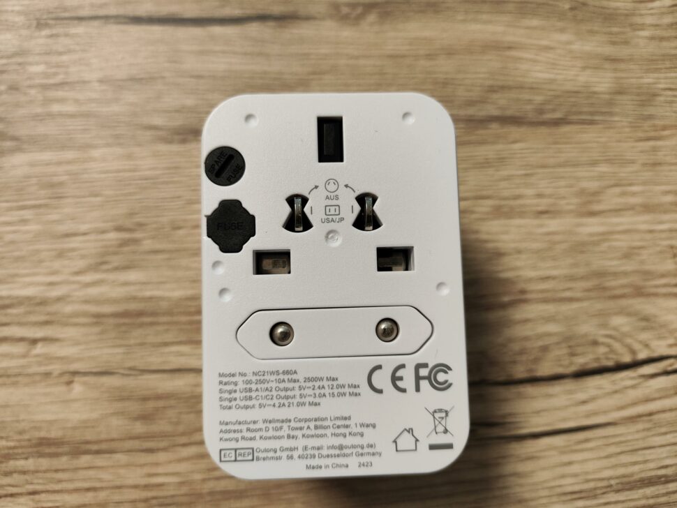 Novoo Reiseadapter Design und Verarbeitung