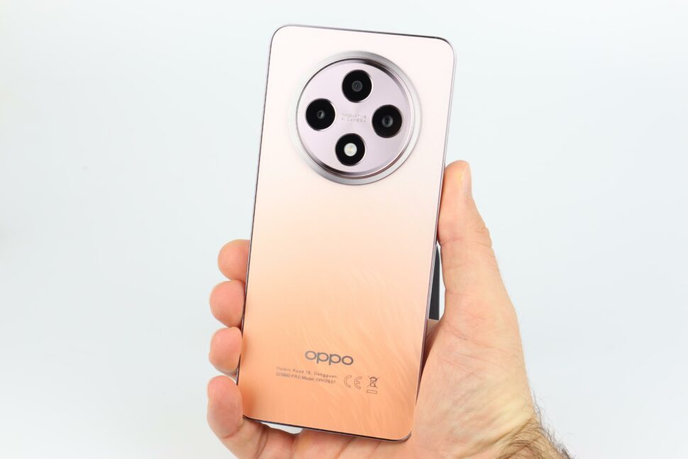 Oppo Reno 12F 5G Hand Rueckseite 1