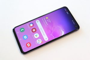 Samsung galaxy s10e display